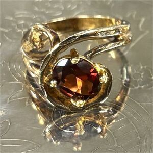Vintage UTC Sterling Silver Gold Tone Garnet Ring Size 8 Abstract Swirl 925